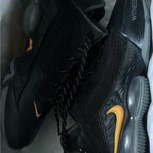 Nike Lebron 19 low basketball shoes